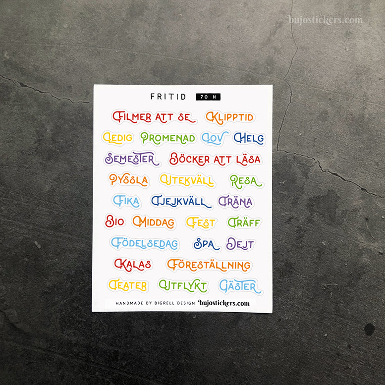 Fritid 70 • Rubrikstickers på svenska 🇸🇪 • 14 färgval • Headings in Swedish