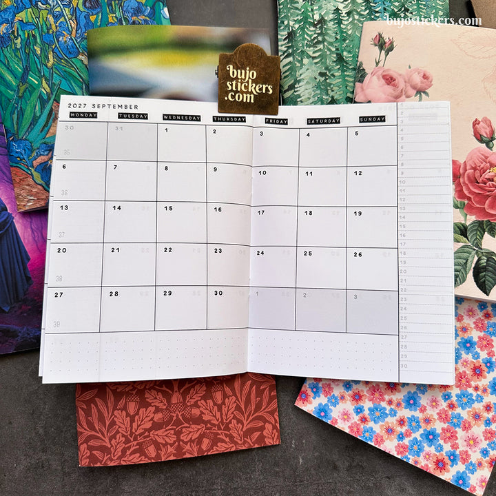 Monthly calendar in B6 size • Traveler's notebook • 12 months • 8 languages • A01