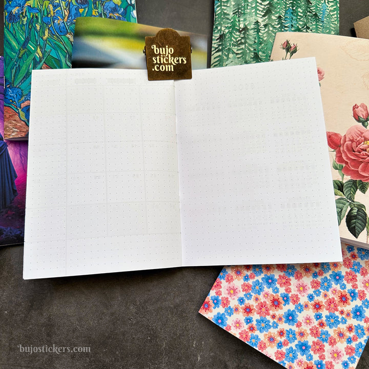 Monthly calendar in B6 size • Traveler's notebook • 12 months • 8 languages • A01