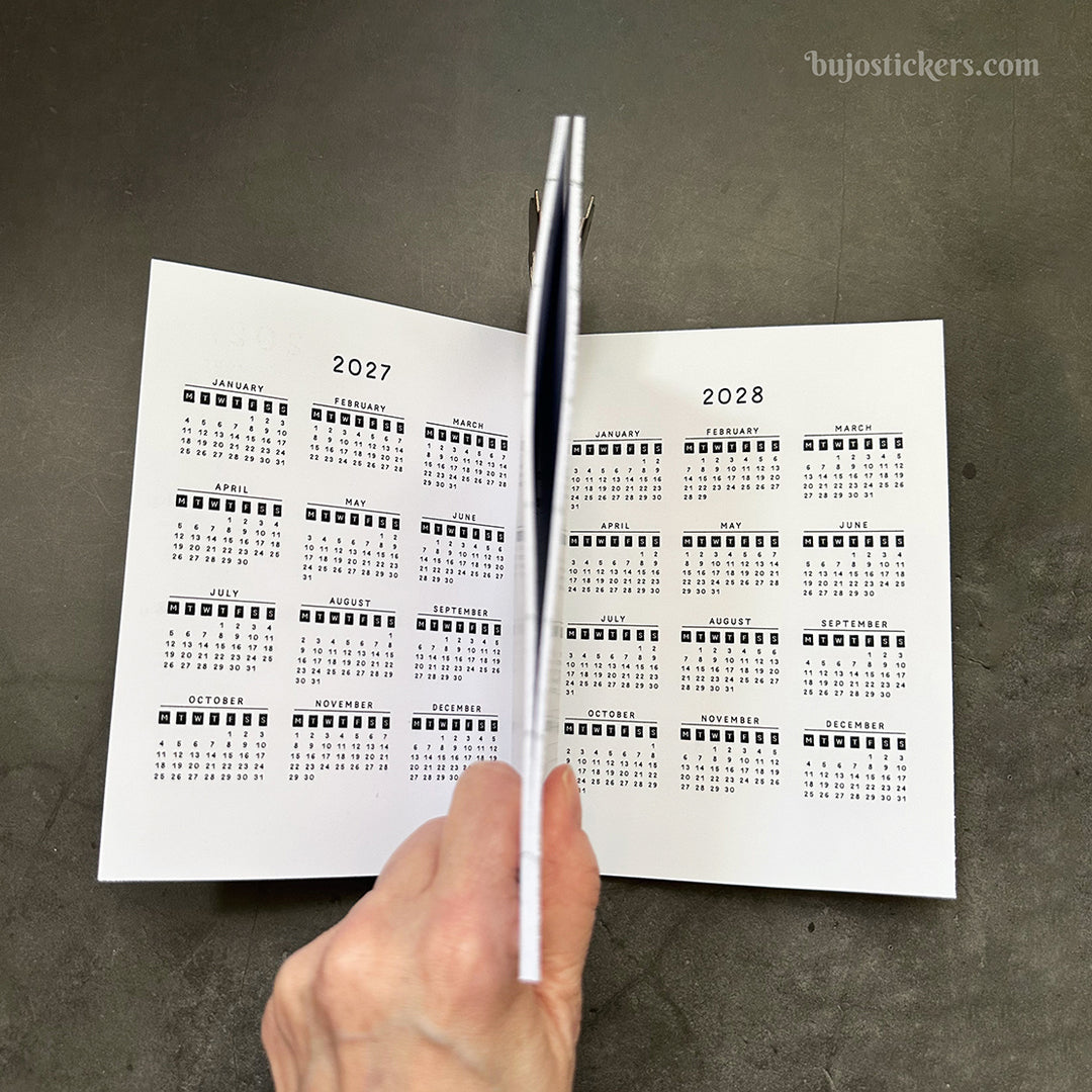 Monthly calendar in B6 size • Traveler's notebook • 12 months • 8 languages • A01