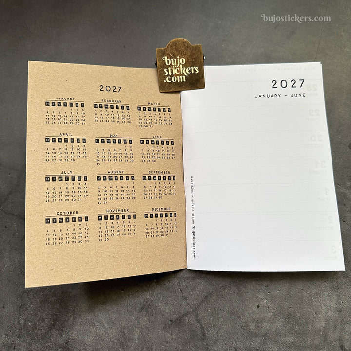 Monthly calendar in B6 size • Traveler's notebook • 12 months • 8 languages • A01