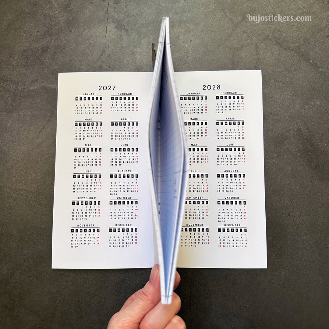 Traveler's Notebook daterad svensk stående veckokalender • Regular size • Swedish weekly calendar 🇸🇪  A03-SE