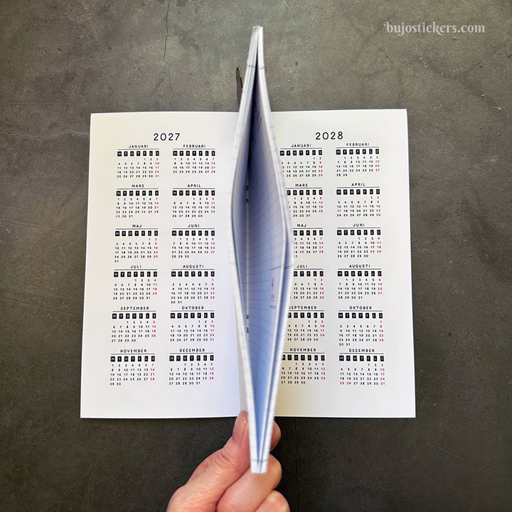 Traveler's Notebook daterad svensk stående veckokalender • Regular size • Swedish weekly calendar 🇸🇪  A03-SE