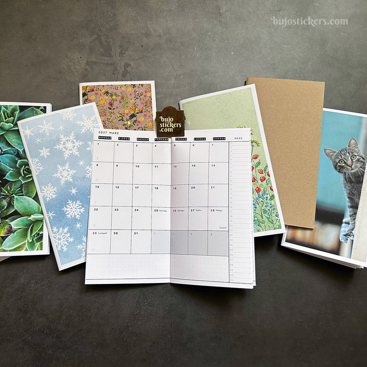 Monthly calendar in regular size • Traveler's notebook • 12 months • 8 languages • A01