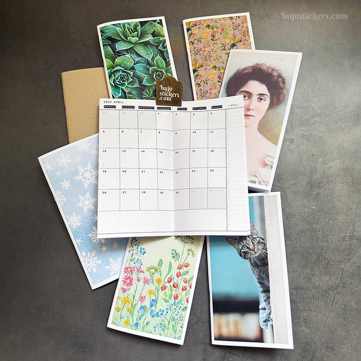 Monthly calendar in regular size • Traveler's notebook • 12 months • 8 languages • A01