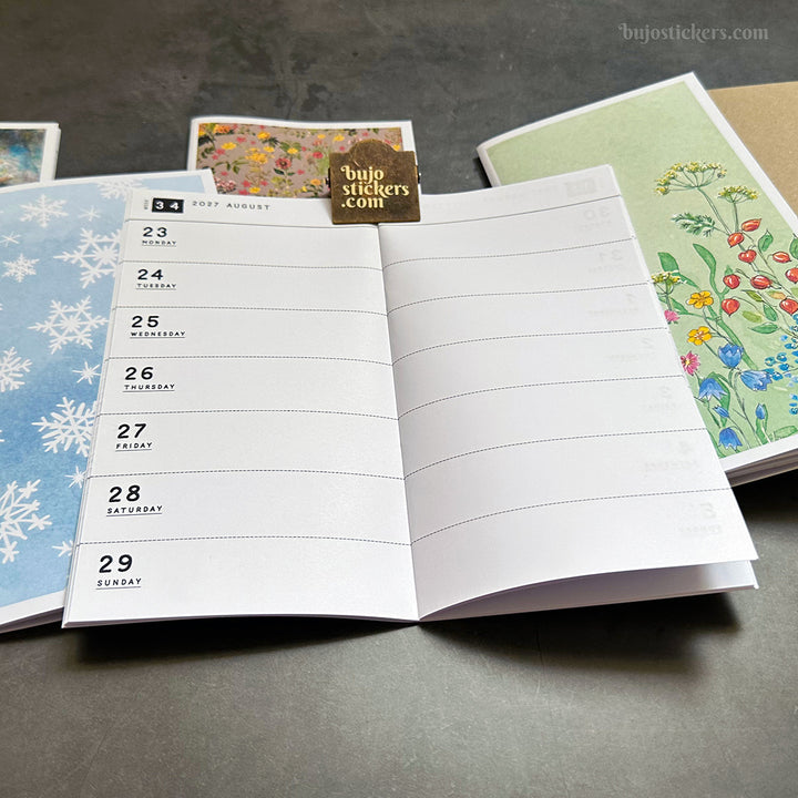 Dated Traveler's notebook in 8 languages • Regular size • Weekly horizontal calendar • Custom options • A02